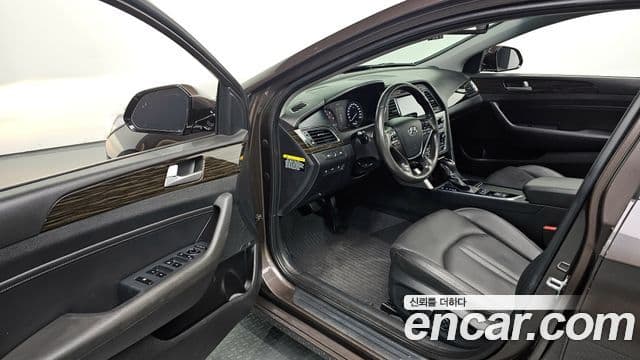 Hyundai LF Sonata Special, 2017 11