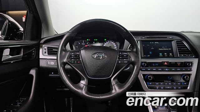 Hyundai LF Sonata Special, 2017 13