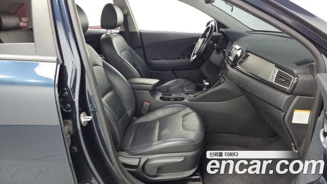 Kia Niro Noblesse, 2018 11