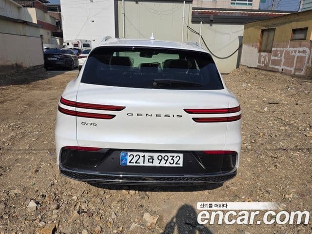 Genesis GV70, 2025 4