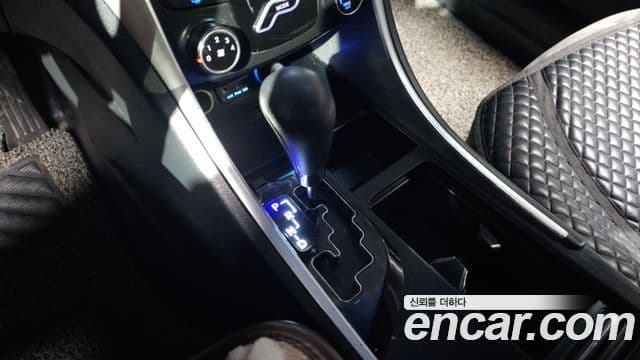 Hyundai YF Sonata Luxury, 2010 9