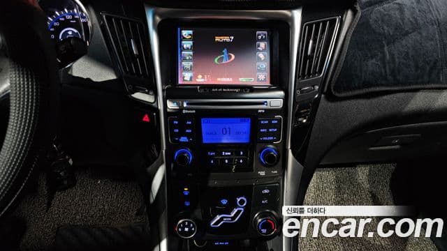 Hyundai YF Sonata Luxury, 2010 15