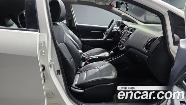 Kia All New Pride Luxury, 2013 10