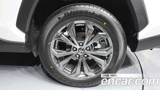 Toyota RAV4 5세대 2.5 2WD гибрид XLE, 2025 все фото