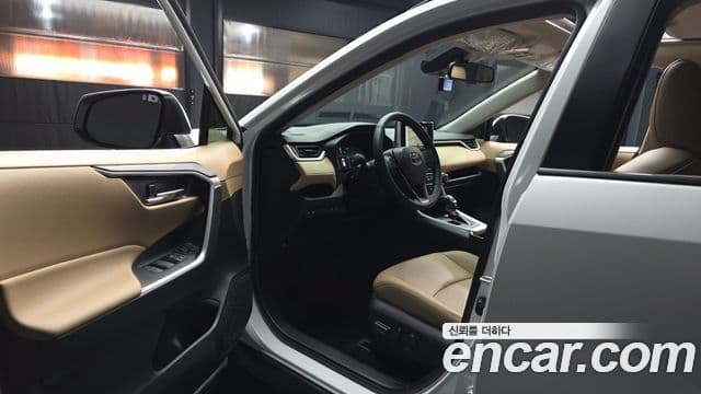 Toyota RAV4 5세대 2.5 2WD гибрид XLE, 2025 10