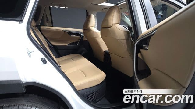 Toyota RAV4 5세대 2.5 2WD гибрид XLE, 2025 12