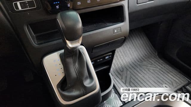 Hyundai Staria Modern, 2024 9