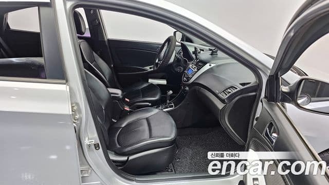 Hyundai Accent(новый кузов / новое поколение) Premier, 2012 11