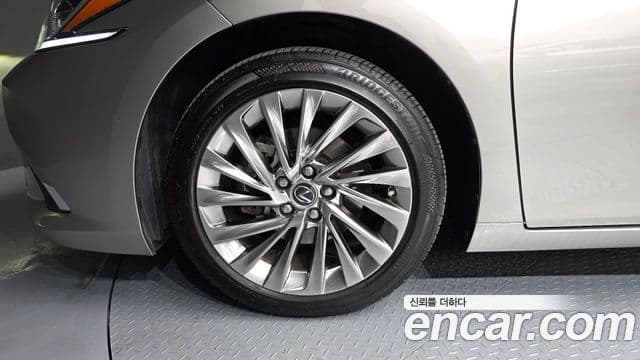 Lexus ES300h 7세대 Luxury Plus, 2023 все фото