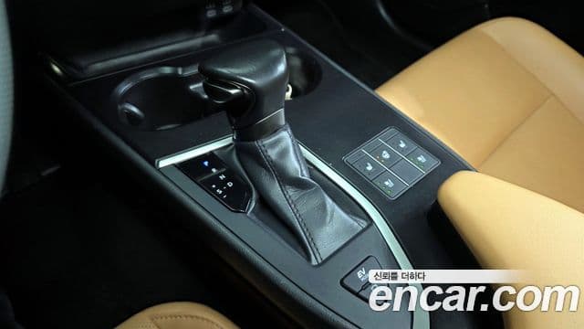 Lexus UX250h, 2024 9