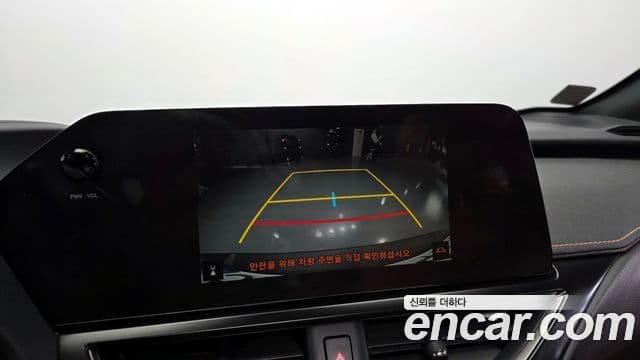 Lexus UX250h, 2024 15