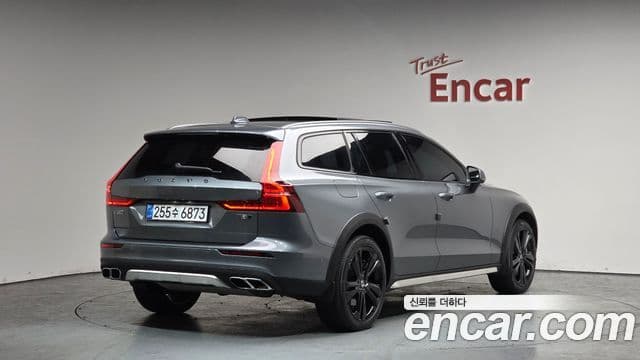 Volvo V60 Cross Country 2세대 T5 Pro AWD, 2020 2