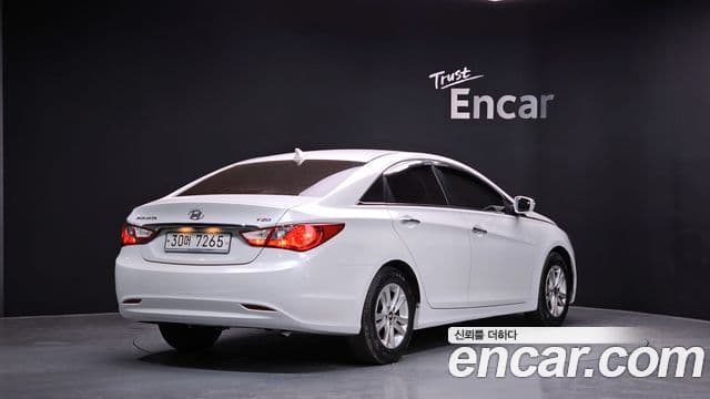 Hyundai YF Sonata чёрный, 2011 2