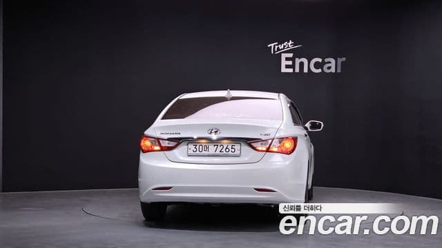 Hyundai YF Sonata чёрный, 2011 4