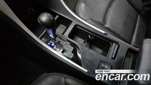 Hyundai YF Sonata чёрный, 2011 9