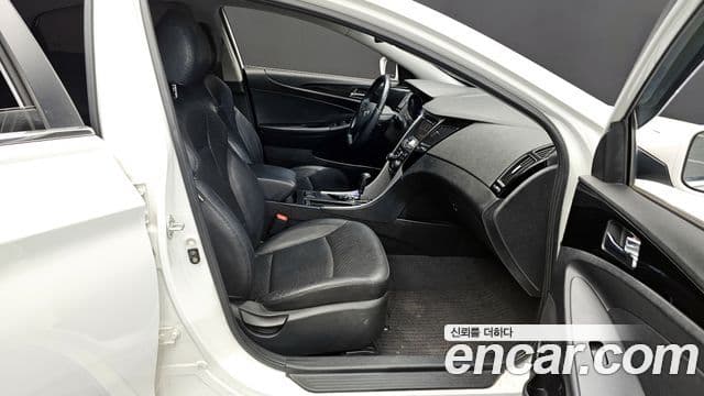 Hyundai YF Sonata чёрный, 2011 11