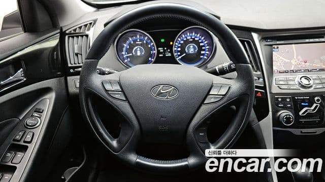 Hyundai YF Sonata чёрный, 2011 13