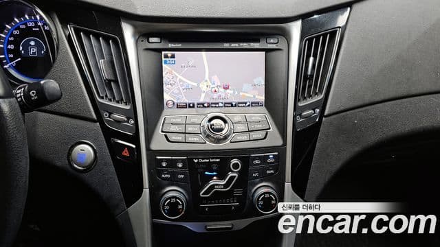 Hyundai YF Sonata чёрный, 2011 14