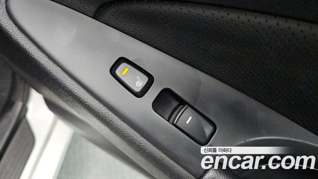 Hyundai YF Sonata чёрный, 2011 18