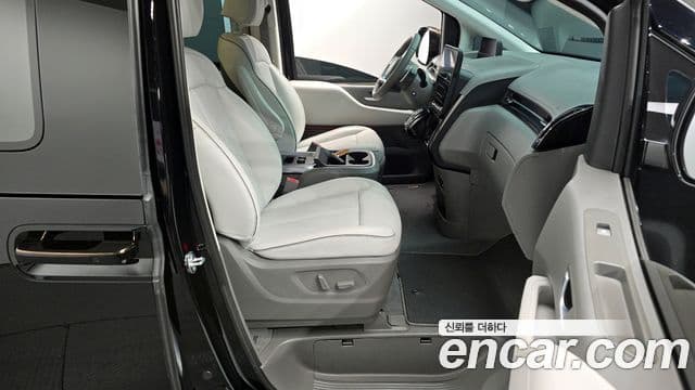 Hyundai Staria лимузин, 2022 10