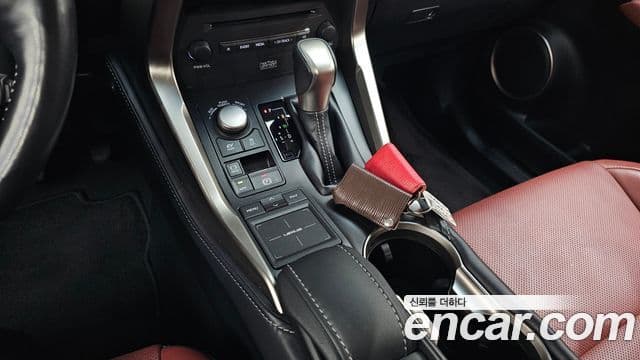 Lexus NX300h Executive, 2016 9