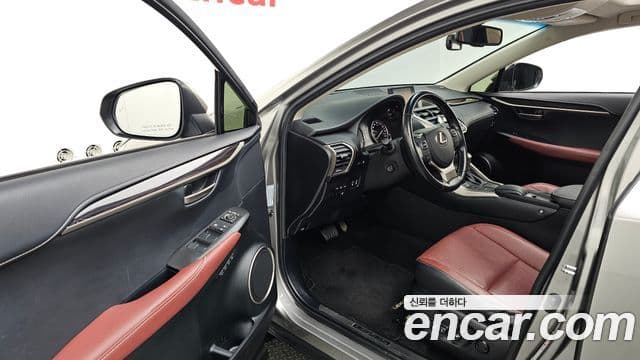 Lexus NX300h Executive, 2016 10