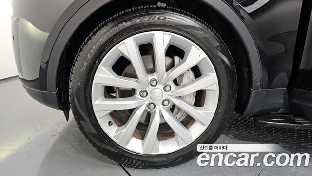 Land Rover Discovery 5 D250 SE, 2023 все фото