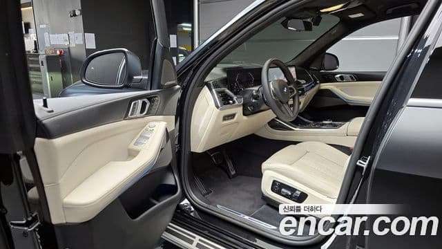 BMW X7 (G07) xDrive 40i M Sport 6인승, 2025 11
