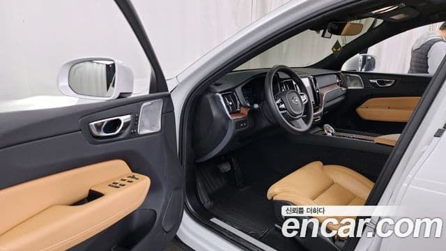 Volvo XC60 2세대 T8 Ultra Bright, 2025 10