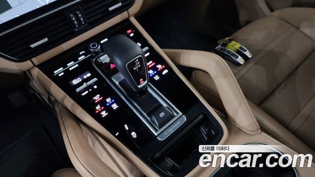 Porsche Cayenne (PO536), 2019 9