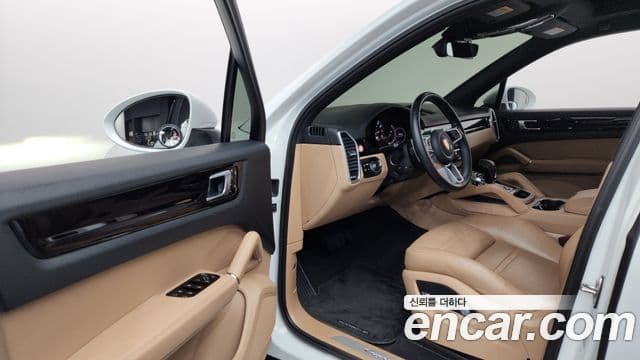 Porsche Cayenne (PO536), 2019 10