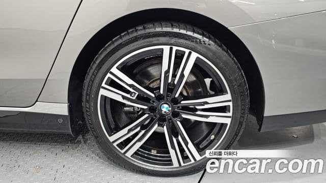 BMW 7시리즈 (G70) 750e xDrive M Sport, 2023 все фото