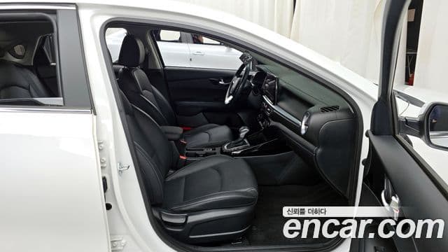 Kia The / новый New K3 2세대 Signature, 2023 11