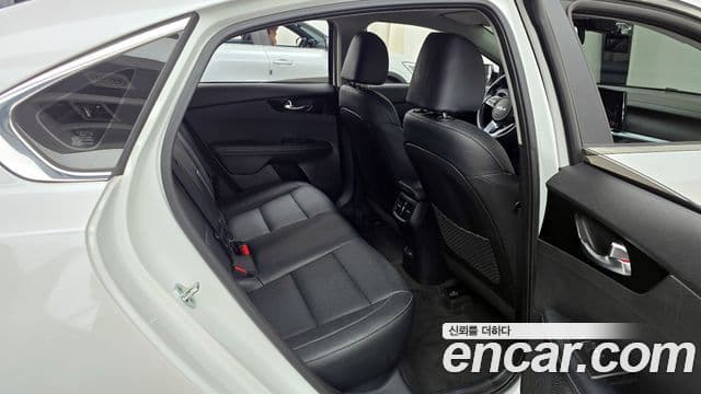 Kia The / новый New K3 2세대 Signature, 2023 12