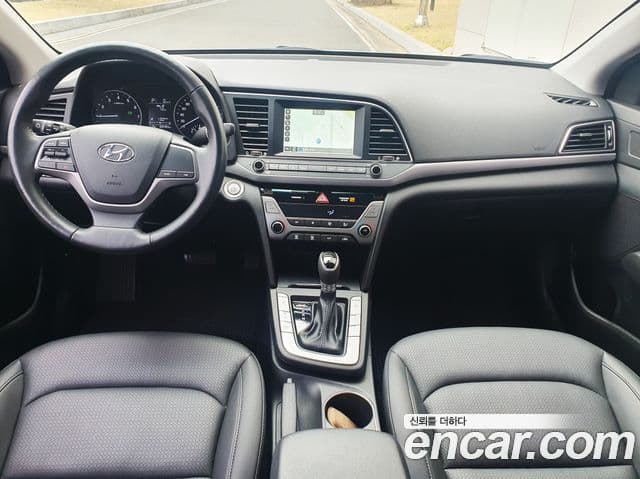 Hyundai Avante AD 1.6 GDI Smart, 2016 3
