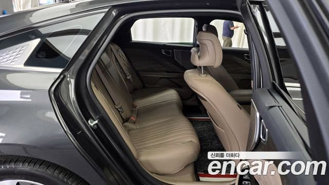 Kia K8 гибрид Signature, 2023 12