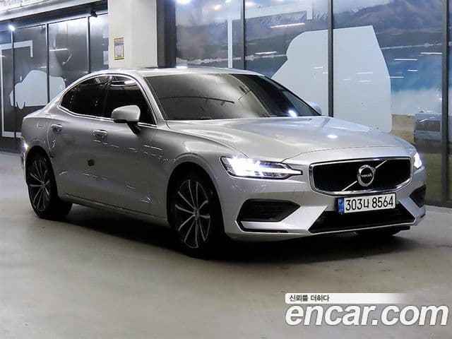 Volvo S60 3세대 B5 Momentum, 2022 1