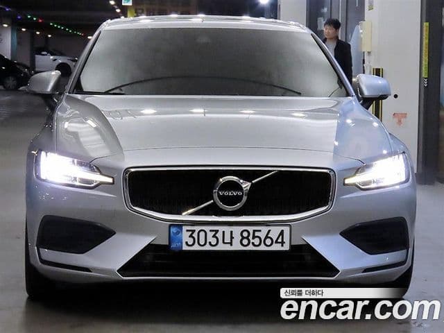 Volvo S60 3세대 B5 Momentum, 2022 2