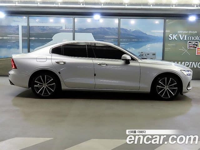 Volvo S60 3세대 B5 Momentum, 2022 3