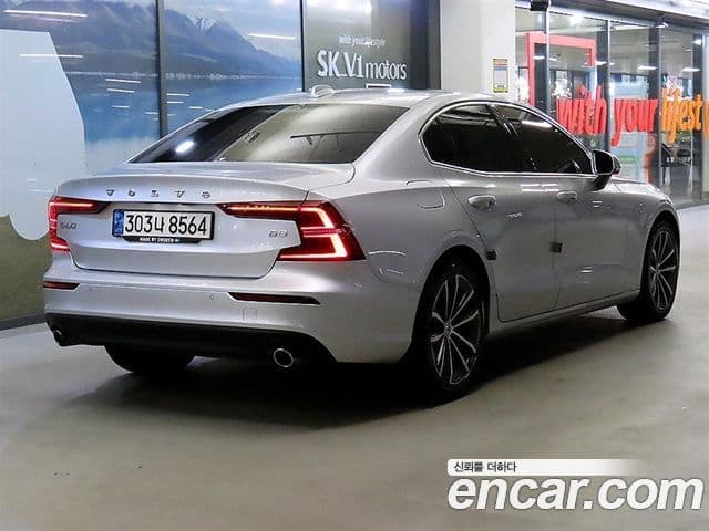 Volvo S60 3세대 B5 Momentum, 2022 4