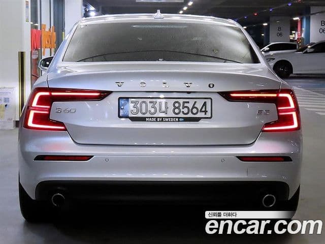 Volvo S60 3세대 B5 Momentum, 2022 все фото