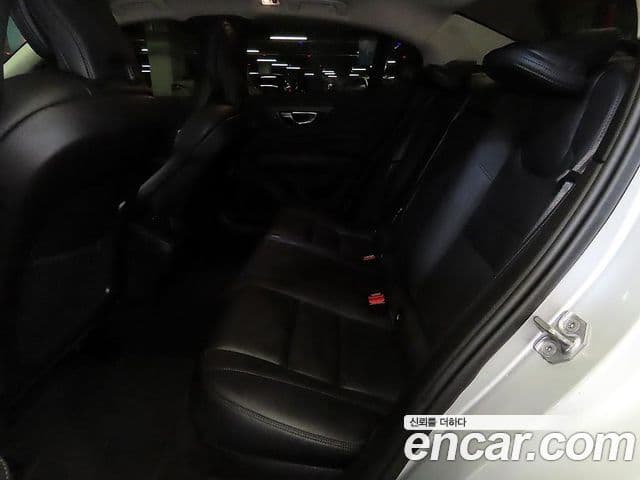 Volvo S60 3세대 B5 Momentum, 2022 7