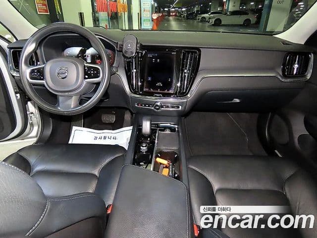 Volvo S60 3세대 B5 Momentum, 2022 10