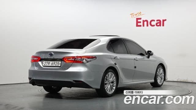 Toyota 캠리 (XV70) 2.5 XLE гибрид, 2018 2