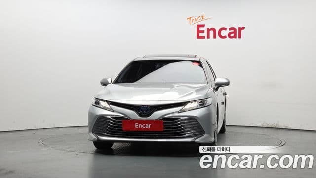 Toyota 캠리 (XV70) 2.5 XLE гибрид, 2018 3