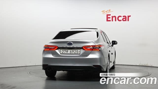 Toyota 캠리 (XV70) 2.5 XLE гибрид, 2018 4