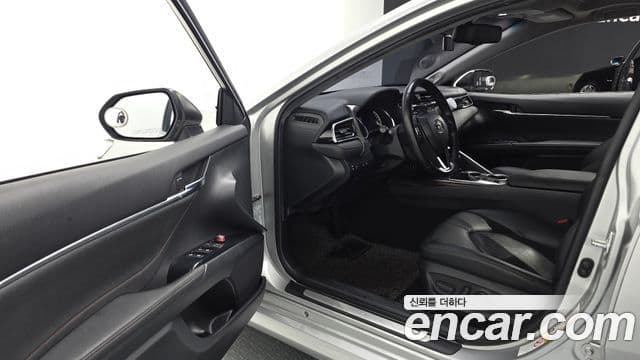 Toyota 캠리 (XV70) 2.5 XLE гибрид, 2018 11