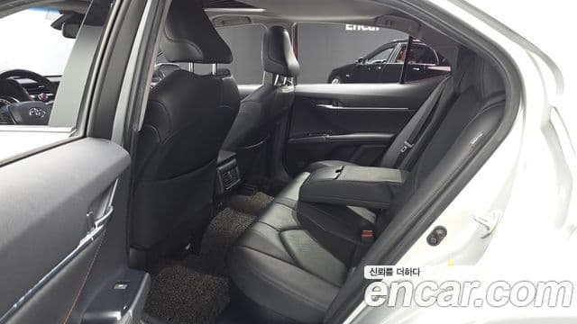 Toyota 캠리 (XV70) 2.5 XLE гибрид, 2018 12