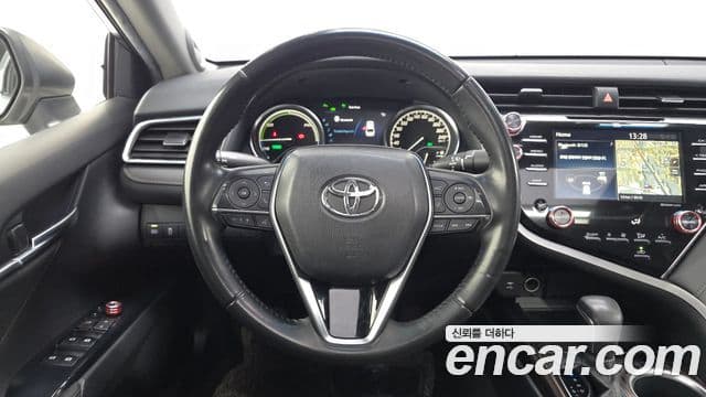 Toyota 캠리 (XV70) 2.5 XLE гибрид, 2018 13