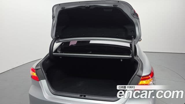 Toyota 캠리 (XV70) 2.5 XLE гибрид, 2018 20